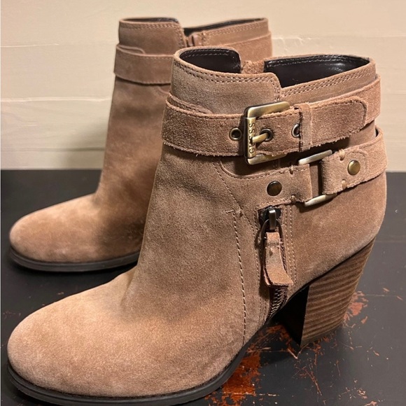 Guess Women’s Brown Suede Booties Size 7 1/2M - Picture 2 of 5